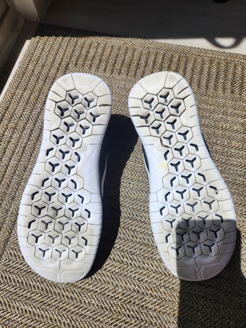 Nike Free RN Women's 8.5 - Picture 3 of 4
